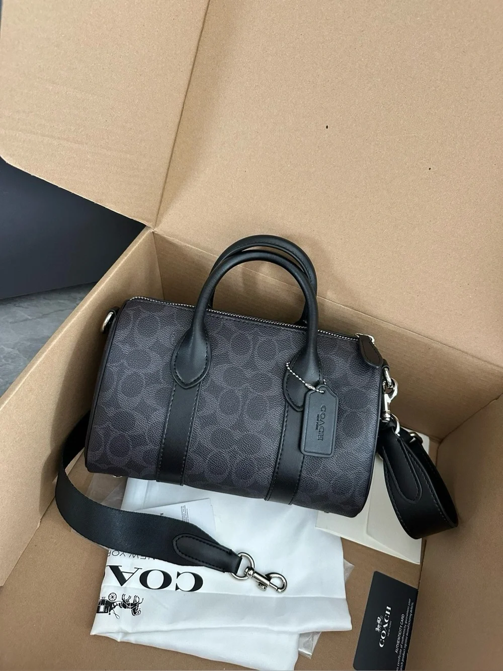 ❤️Coach Men’s Dark Brown/Black Signature Barrel Bag with Removable Strap